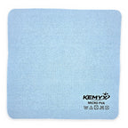  Chiffon microfibre PVA Kemyx bleu essuyant une vitre sans laisser de trace